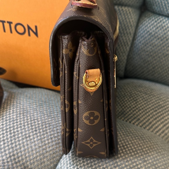 Louis Vuitton authentic pouchette metis Monogram Crossbody with Gold Hardware - Picture 8 of 13
